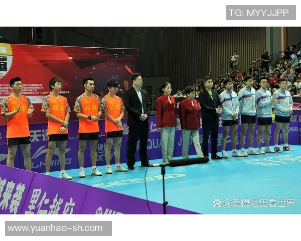 杭州亚运会羽毛球队展现强大实力与团队精神的精彩表现分析